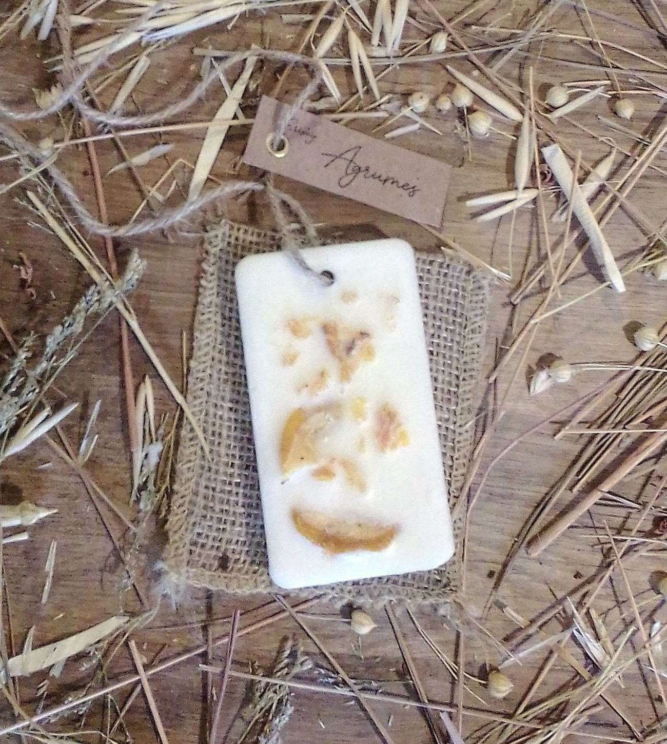 Suspension  parfumée  /   Agrumes