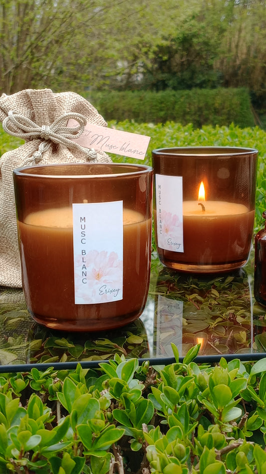 Bougie parfumée  220 grs " Fleur de Lys "